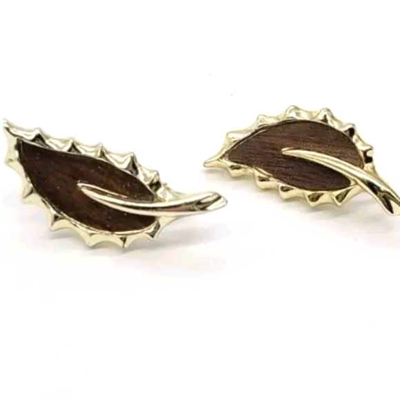 Sarah Coventry Brown & Gold Tone Enamel Leaf Clip On Earrings Vintage 1.25" - Picture 1 of 5